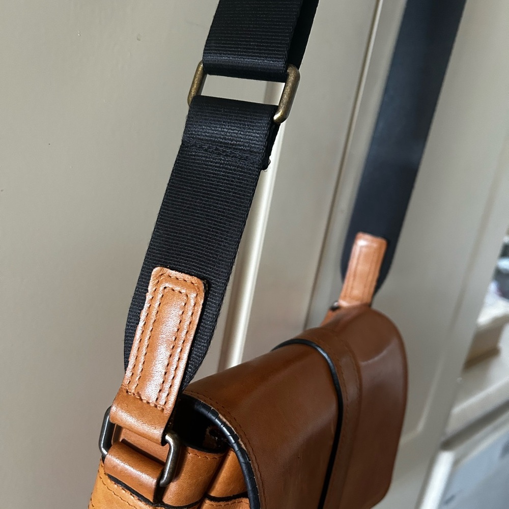 Tumi leather crossbody bag - Picture 2 of 5